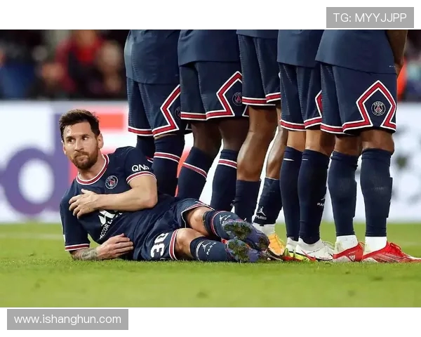 深圳足球队比赛经验引发热议球迷对战术选择和球员表现的不同看法