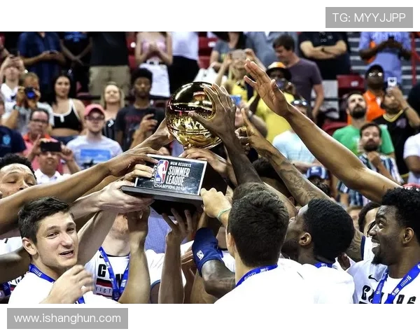 2019夏季联赛精彩对决中国队与雄鹿队的激烈碰撞与精彩瞬间回顾 2019夏季联赛精彩对决中国队与雄鹿队的激烈碰撞与精彩瞬间回顾