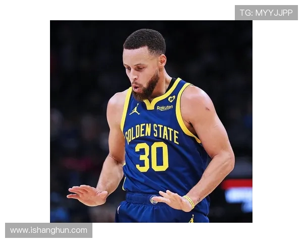 勇士与魔术对决库里精彩集锦回顾展现超级球星的绝佳表现 勇士与魔术对决库里精彩集锦回顾展现超级球星的绝佳表现