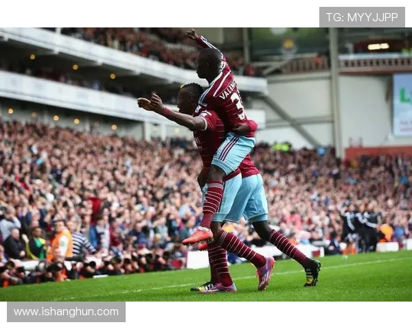 西汉姆联主场迎战哈德斯全力争胜力争积分榜上升