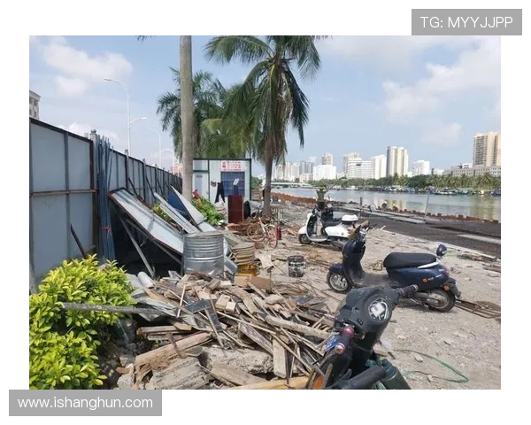 铁路工厂在飓风直播中如何应对极端天气挑战与安全保障措施探讨