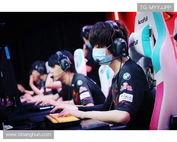 和平精英焦点解析：FPX战队在耐力与策略上的深度探讨